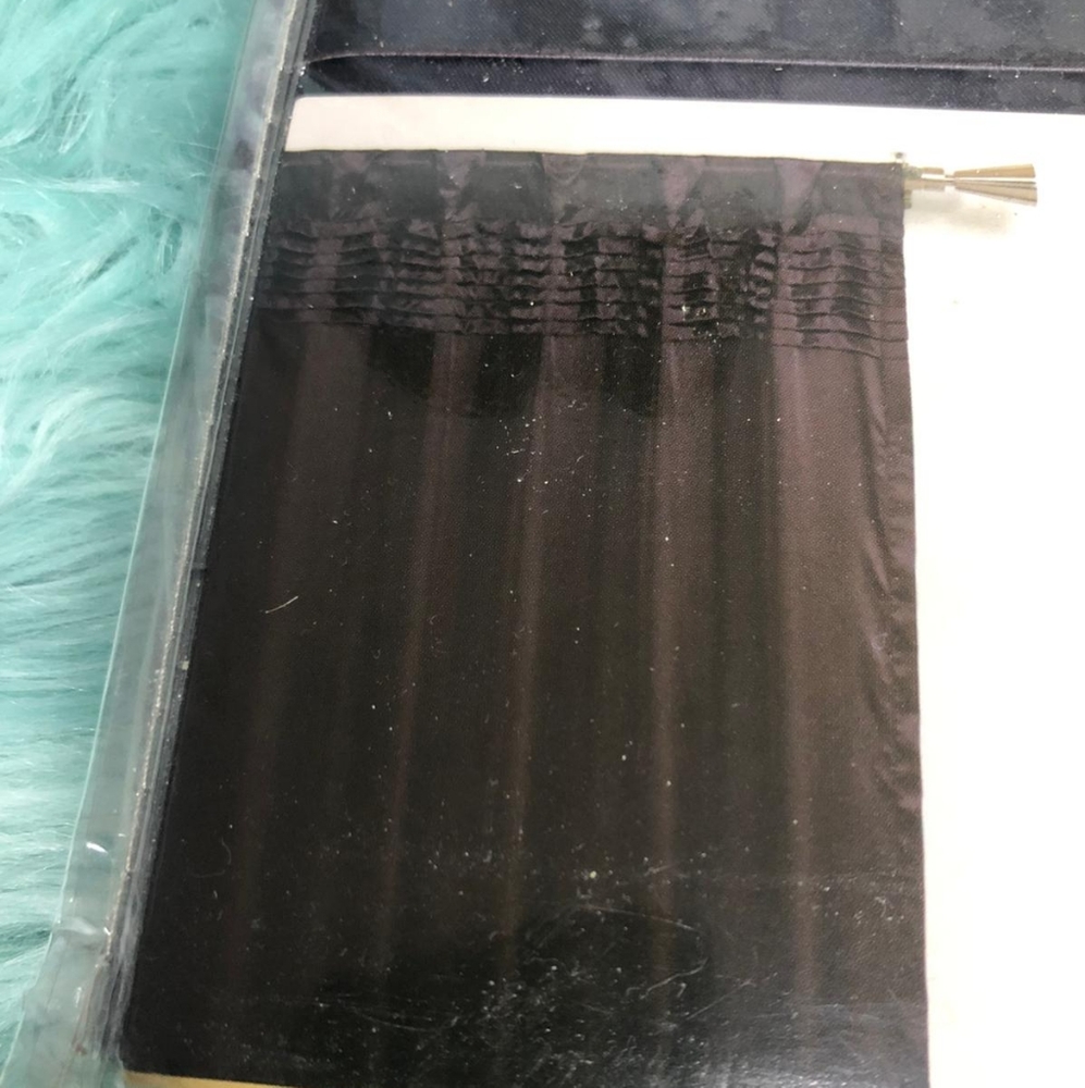 Curtain - Picture 3 of 4